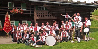 Hotels und Ferienwohnungen im Oberallgäu - Riezlern - Musikverein d`Hirschegger spielt im ADLERHORST auf der Kanzelwand - Konzert mit dem Musikverein d`Hirschegger im ADLERHORST